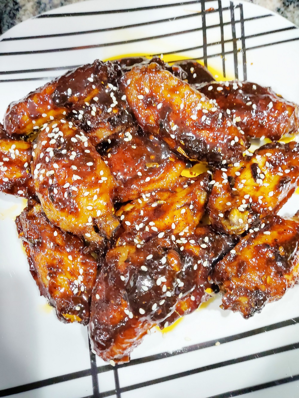 HONEY BBQ WINGS.