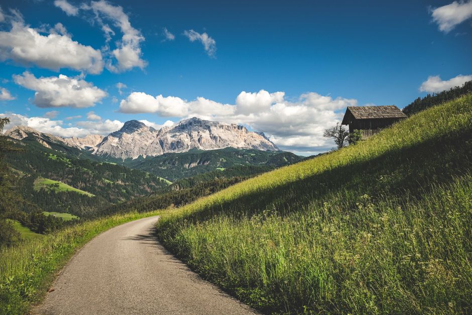 Tyrol Hiking in July: Alpine Meadows, Huts, and Safe Routes